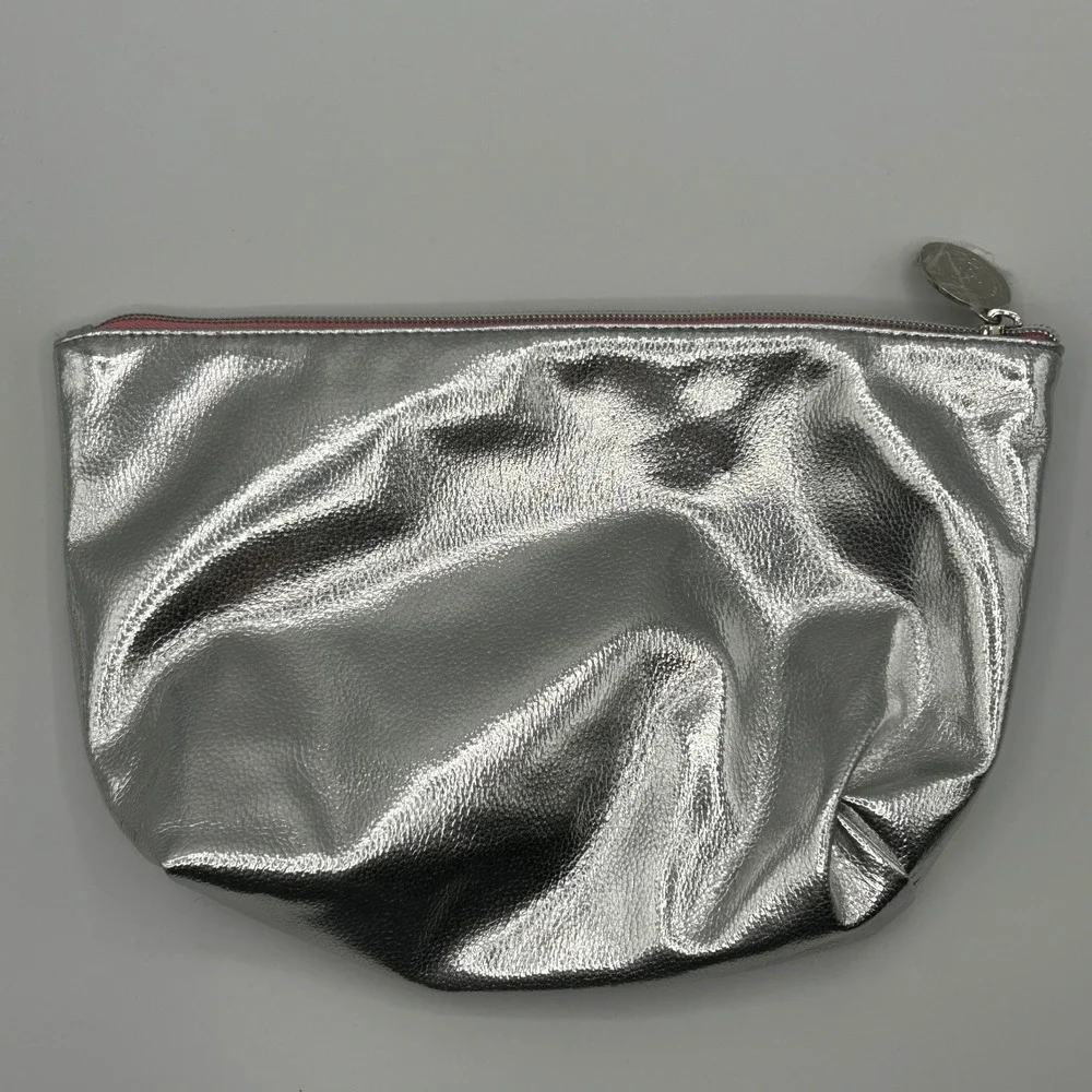 IT Cosmetics Makeup Bag Silver Confidence It Looks Good On You Zipper Pouch NWOT